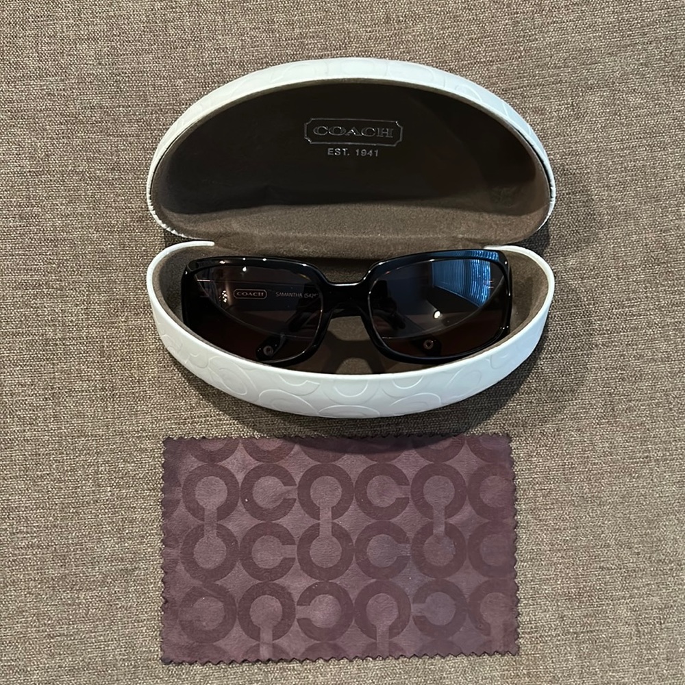 COACH SAMANTHA TORTOISE BROWN NEW SUNGLASSES WITH CASE AND RHINESTONES ON ARMS